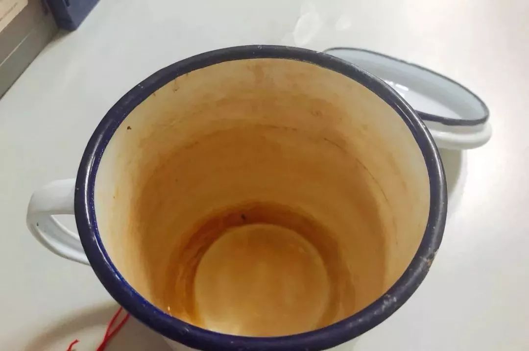 塑料杯子怎样去茶污？怎样快速去除杯子的茶锈，茶垢  第1张