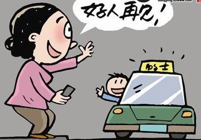 女子半夜蹲马路哭，司机做出如此举动  第1张